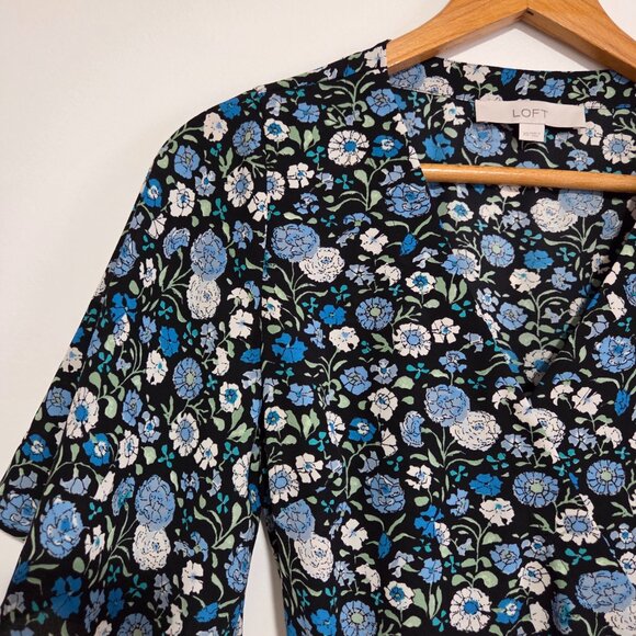 EUC LIKE NEW LOFT FLORAL V NECK WRAP FLUTTER SLEEVES TOP SZ XS - Picture 3 of 15